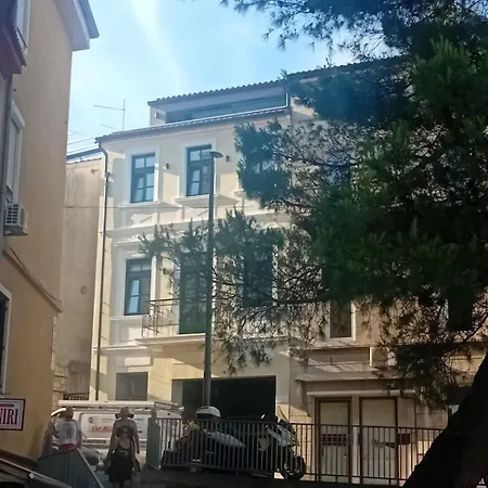 Villa Central アパート