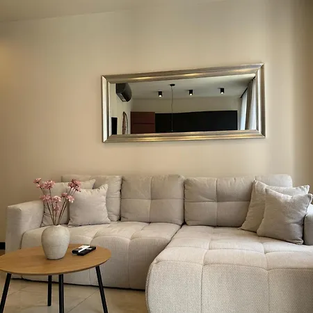 Villa Central アパート ツリクヴェニツァ